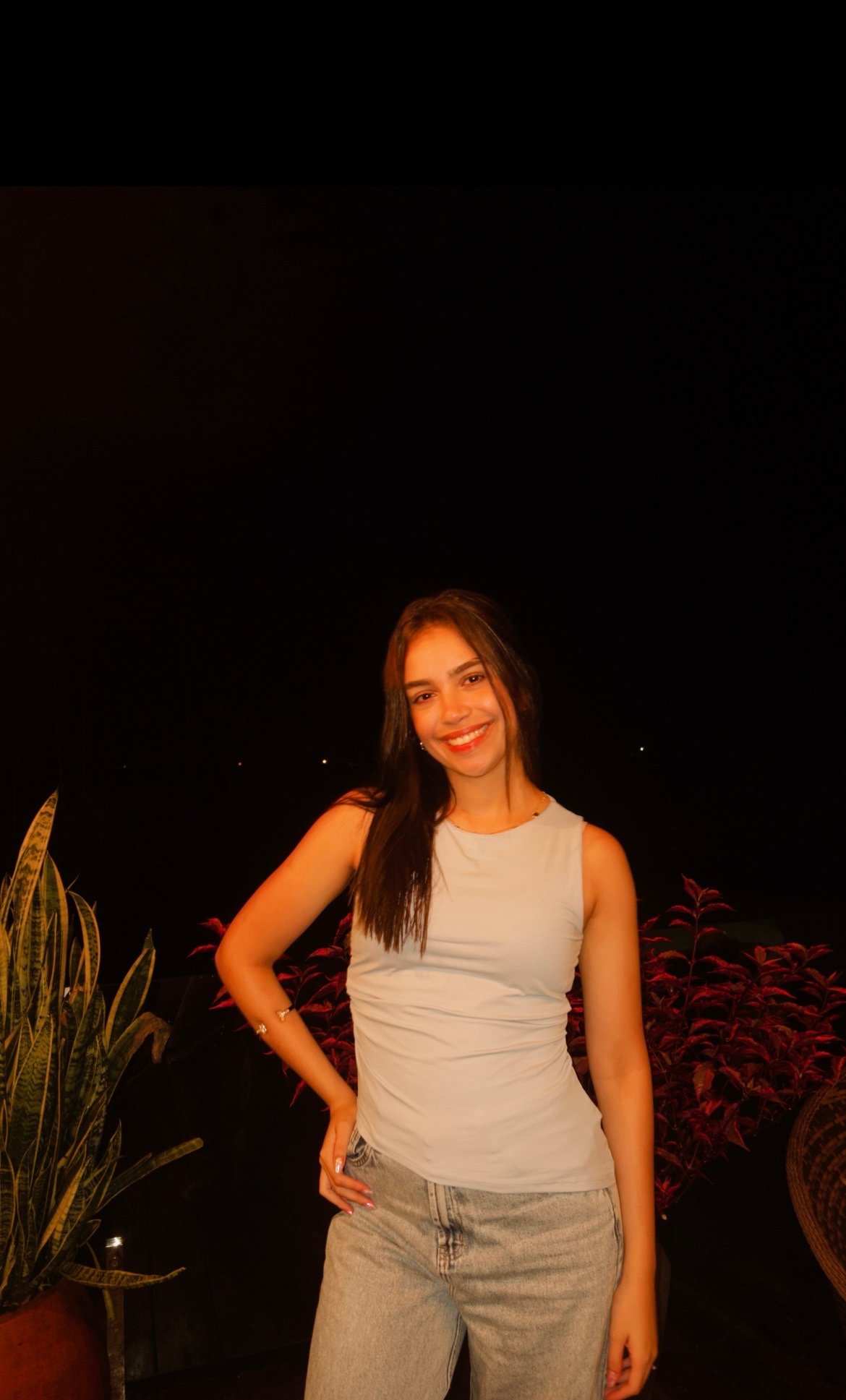 Isabela sorrindo